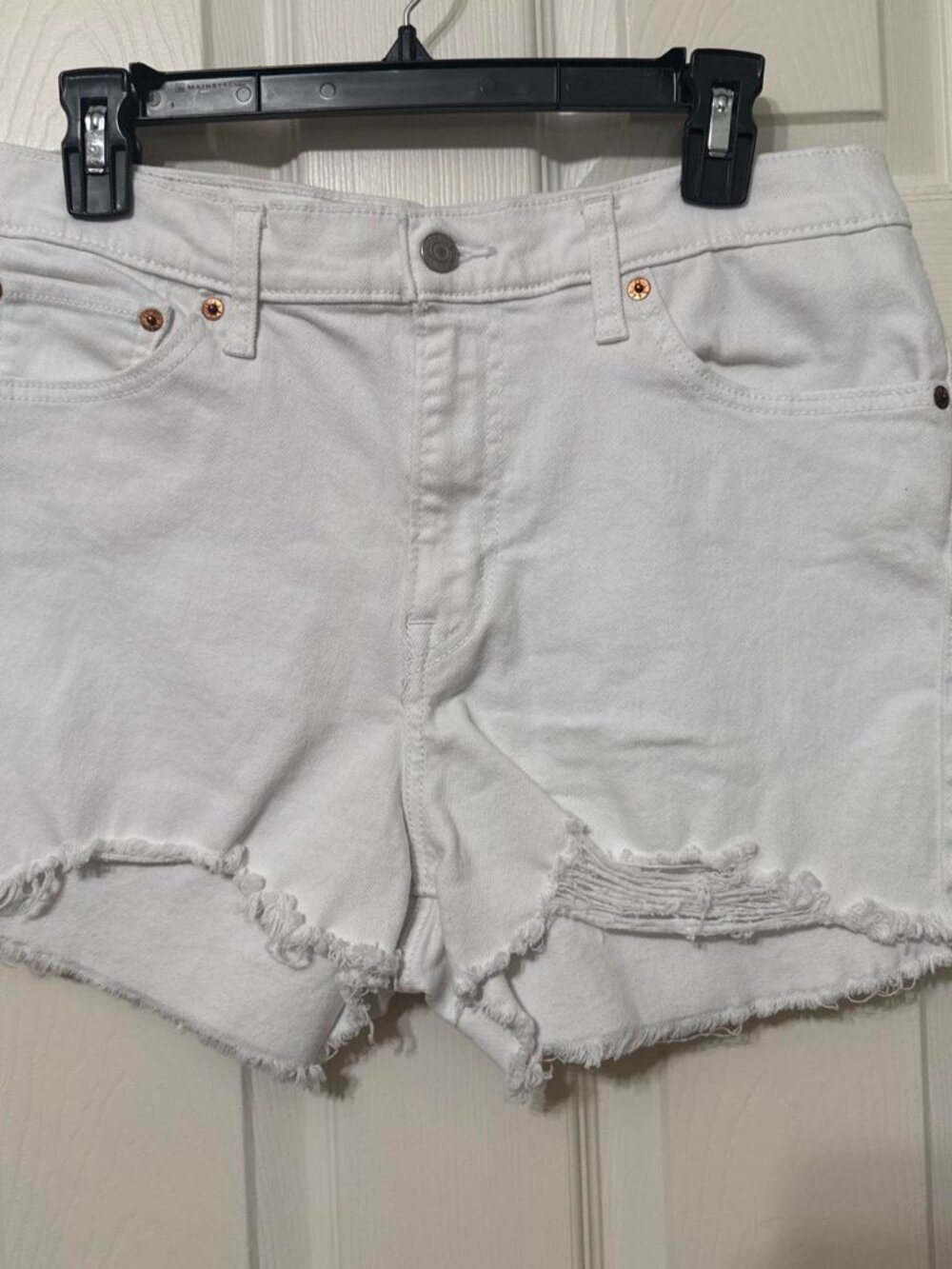 High rise Levi’s W31 white high rise denim shorts with frayed hem #denim #summer
